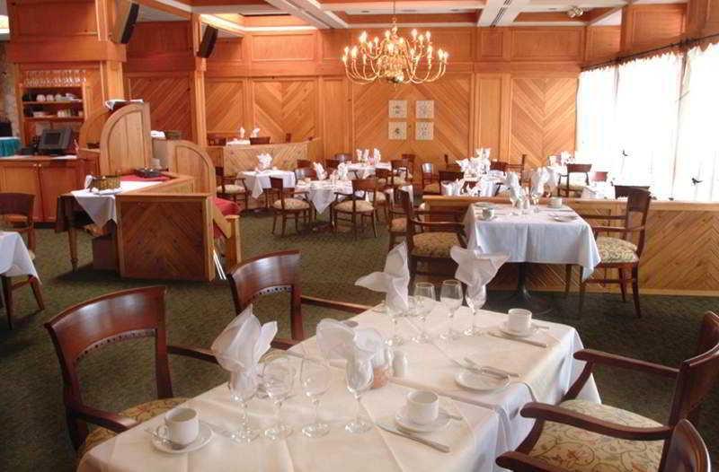 Pinestone Resort, Conference Centre, Spa & Golf Course Haliburton Restaurant bilde